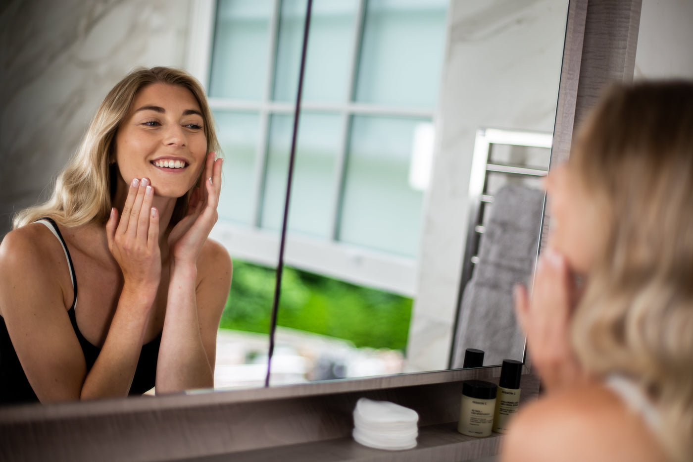 girl applying cbd moistoriser